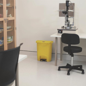 Poubelle Jaune 30L Rubbermaid - Priekinis itin patvarus pedalas