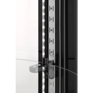 Šaldoma vitrina pyragams - 400 L