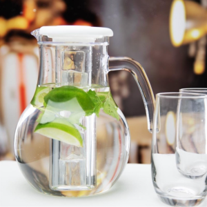 Ąsotis su ledo kubelių vamzdeliu - 1,6 L
