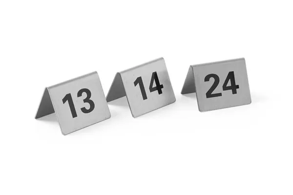 12 Stalo lentelių stovai, numeruoti nuo 13 iki 24